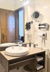 Bad im ElbRivera Hotel Magdeburg