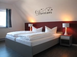 Zimmer fürs Romantik - Wochenende im ElbRivera Hotel Magdeburg